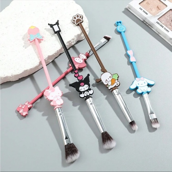 Sanrio Hello Kitty Makeup Brush Set - Picture 2 of 7